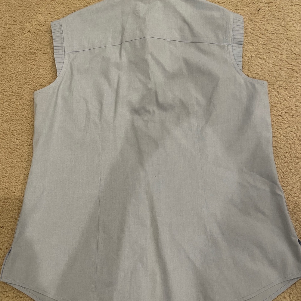 Foxcroft Non-Iron Button-Down Tank, light blue, sz 6, fitted - Picture 6 of 6